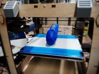 Nación Pirata y Autofabricantes elaboran, con tecnología 3D, una prótesis mecánica con un sistema de 'gadgets'