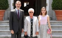 Los Reyes ofrecen un almuerzo a la madre del Rey Abdalá de Jordania, de visita privada en España