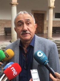 Álvarez (UGT) pide al resto del PSOE que "arrime el hombro" con Pedro Sánchez