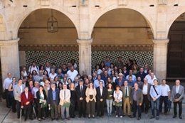 Meritxell Serret amb els agents implicats en el pla
