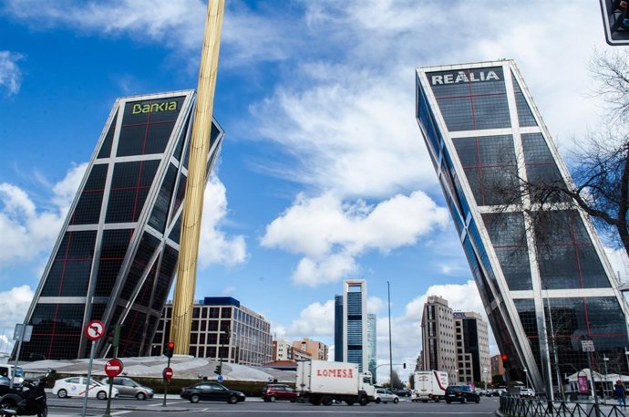 Torres Kio, Castellana, Madrid, cel de Madrid, cels de Madrid, edificis