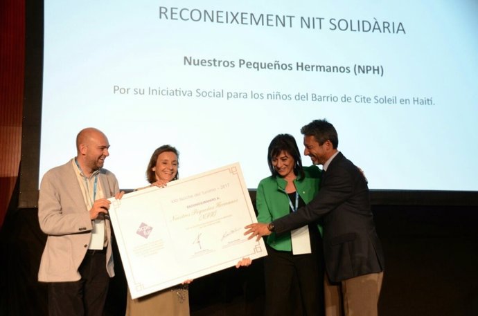 Entrega-premio-iniciativa- solidacia-NPH
