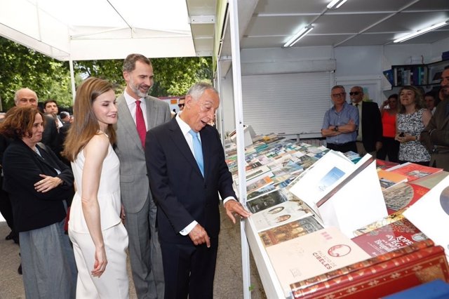Los Reyes en la Feria del Libro