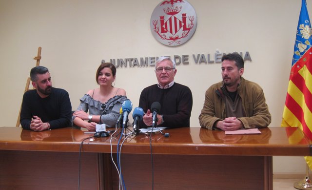 Ribó al costat dels portaveus del seu equip de govern: Fuset, Gómez i Peris    