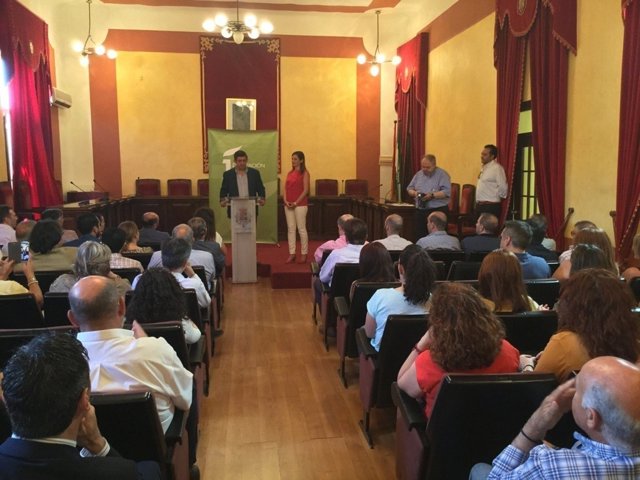 Entrega de la ayuda para el nuevo vivero municipal de La Carolina.