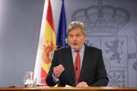 El Gobierno dice que quiere una relación "fluida" con Sánchez y minimiza que Rajoy aún no le haya llamado 