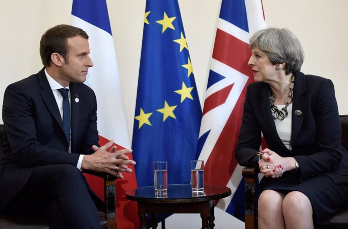 Emmanuel Macron y Theresa May
