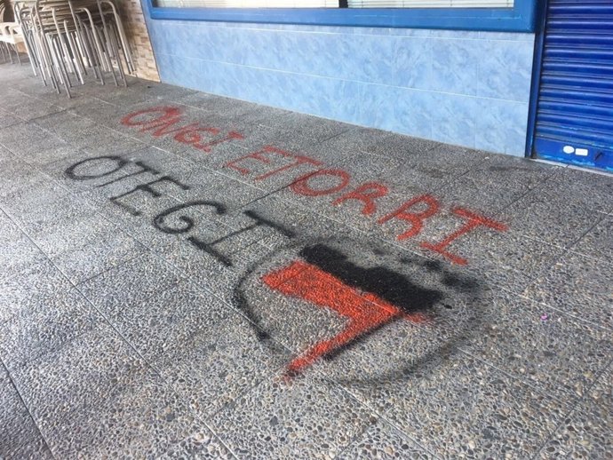 Pintada Ongi Etorri Otegi en Coslada