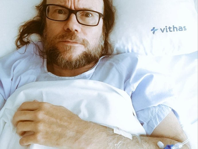 L'actor Santiago Segura, després d'una intervenció d'apendicitis