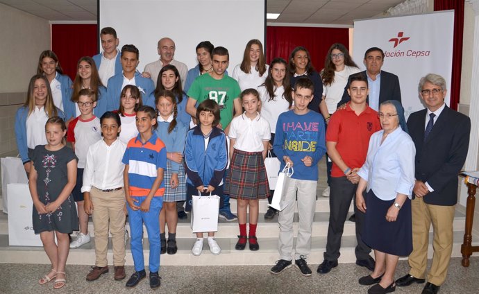 Escolares premiados por la Fundación Cepsa. 