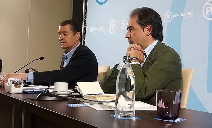 Antonio Sanz y Antonio Saldaña, presidente y secretario general del PP de Cádiz