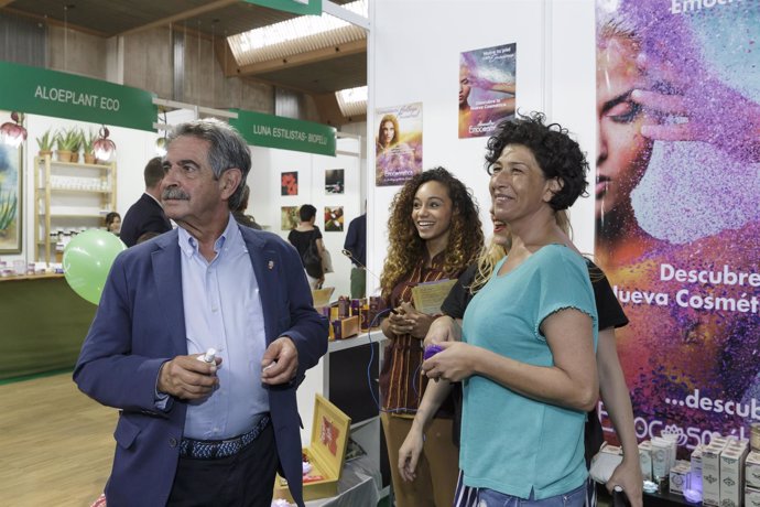 Miguel Ángel Revilla en la feria BioCantabria