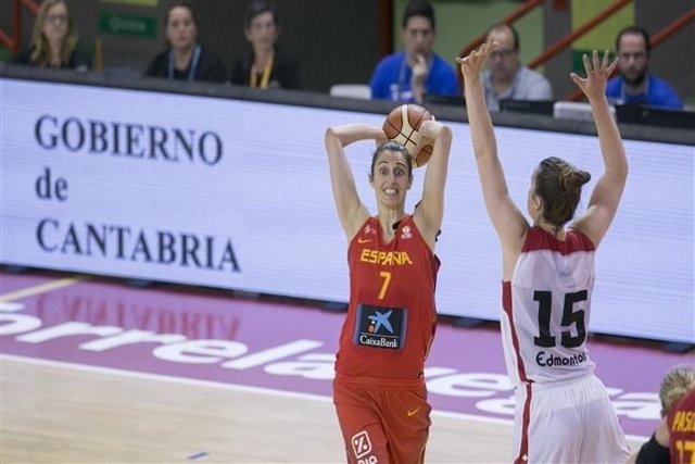 Alba Torrens con la selección española de baloncesto femenino