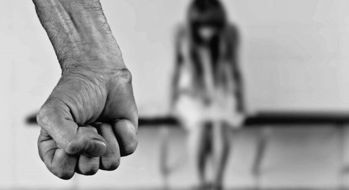 La iniciativa advierte que este tipo de violencia se da en espacios públicos