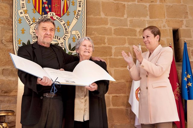 José Lainez y Concha Martínez reciben el Premio Príncipe de Viana de la Cultura