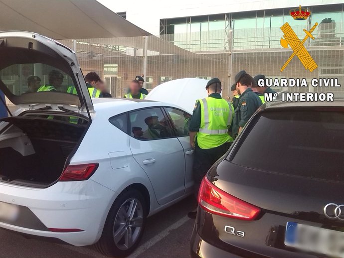 La Guardia Civil imparte un seminario sobre detección de vehículos robados