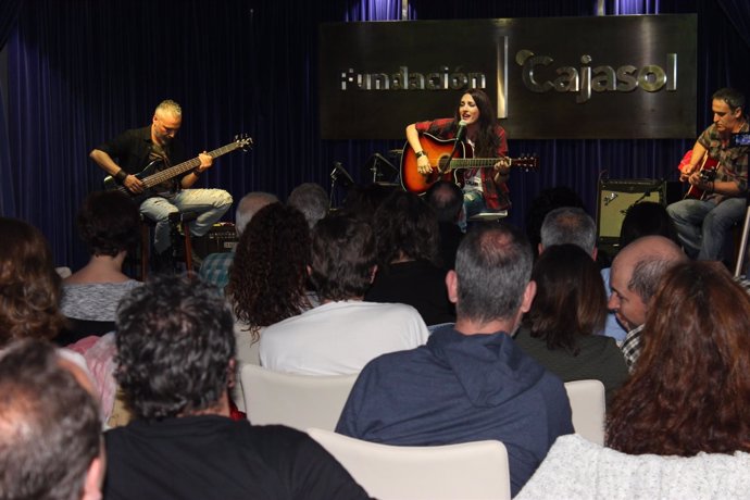 El grupo La Señal toca en la Fundación Cajasol. 
