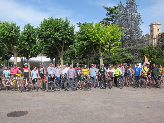                  Concentración Ciclistas Por Una Ley Justa En Logroño    