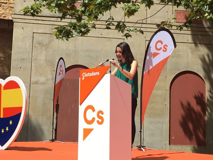  Inés Arrimadas (Cs) en Nou Barris (Barcelona)