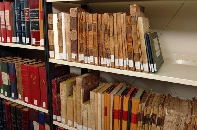 Documentos y depósitos del Archivo de la DPH.