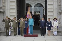 Cientos de personas asisten al relevo de guardia del Alcázar de Toledo presidido por Cospedal