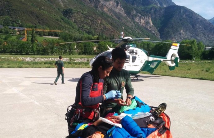 Rescatados tres montañeros heridos en el corredor Estasen.