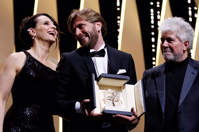 Ruben Östlund recibe la Palma de Oro del Festival de Cannes