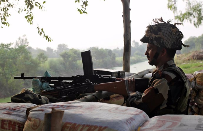 Un soldado indio en Cachemira