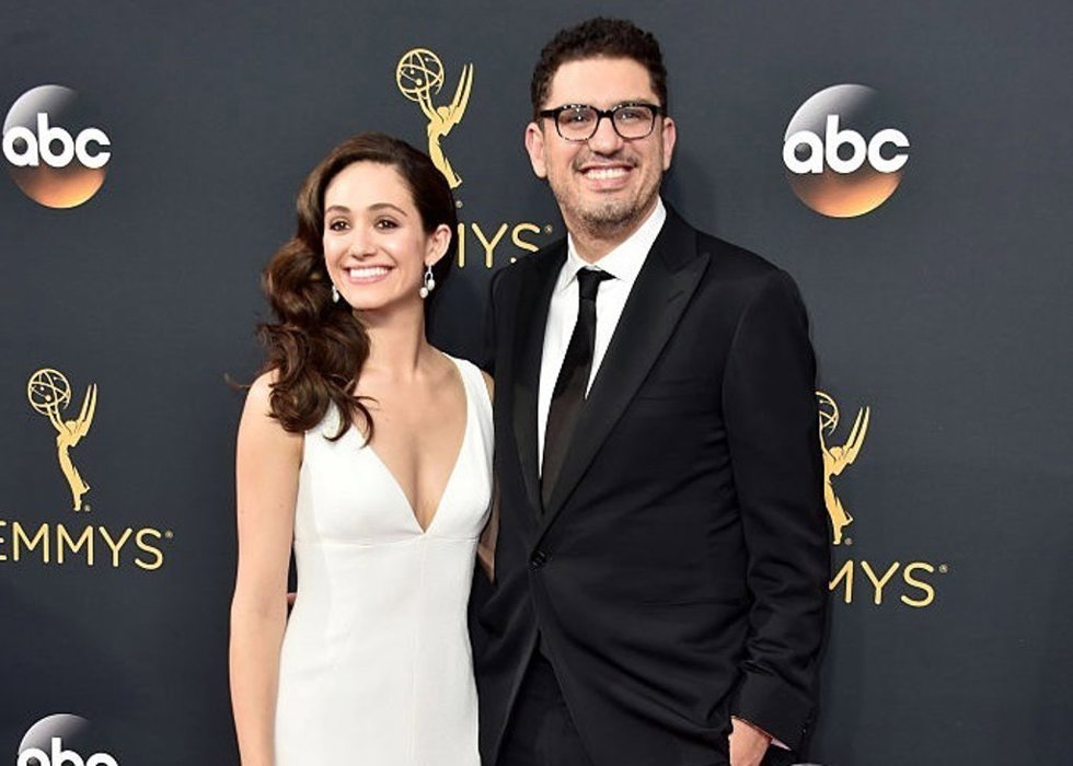 Emmy Rossum y el director Sam Esmail/Getty