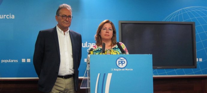 Visitación Martínez y el senador del PP, Pedro José Pérez                       
