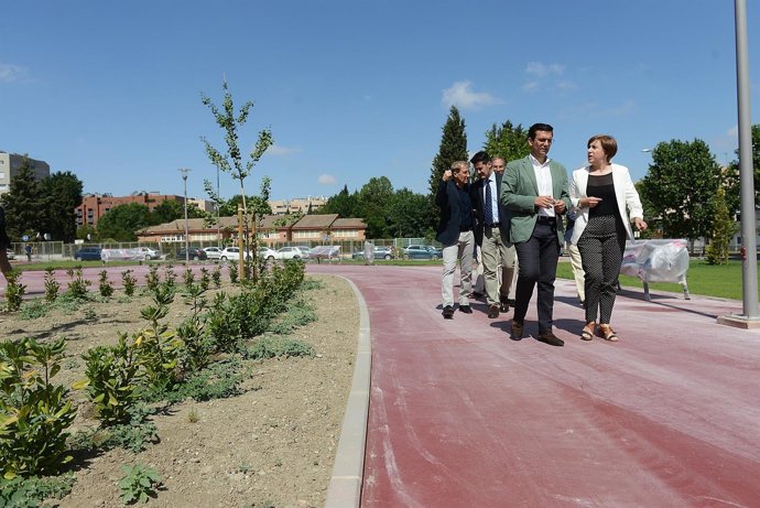 Cuenca y García visitan el parque del Campus de la Salud