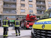 Afectadas cuatro personas por inhalación de humo en el incendio de una vivienda en el centro de Salamanca