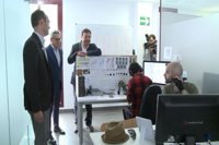 Vara visita un estudio de animación en Almendralejo (Badajoz) del que destaca que pone a la región "en el mapa" del cine