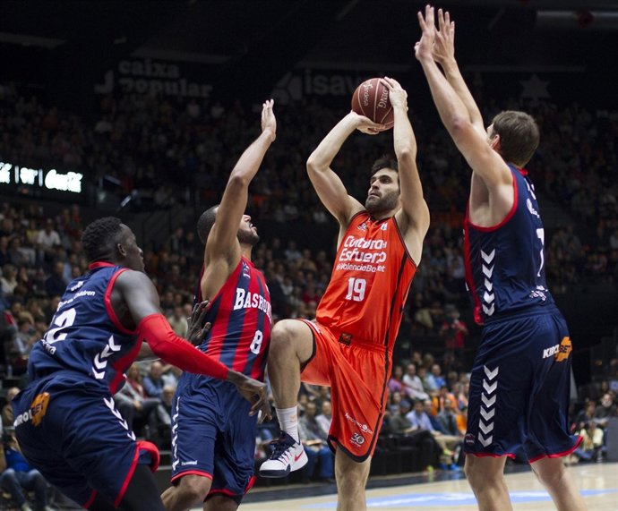 San Emeterio (VALENCIA BASKET - BASKONIA)