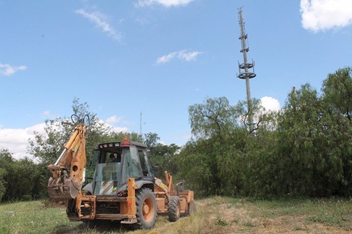 Primeros trabajos en la torre de antenas de Gelves.