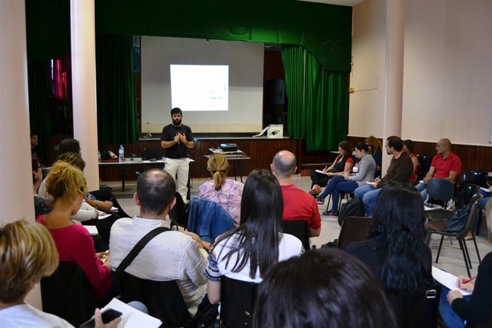 Nota De Prensa Y Fotografía: Barrios Por El Empleo Crowdfundingpr