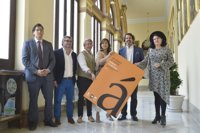 El escritor aragonés Manuel Vilas gana el premio de poesía Manuel Alcántara