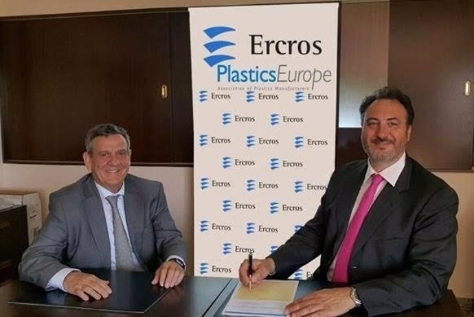 Jefe productos PVC de Ercros, Rafael Mancho,y jefe ibérica PlasticsEurope