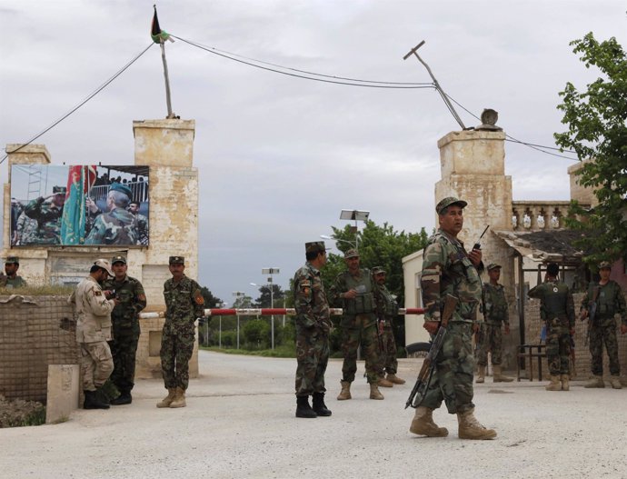Base militar afgana atacada por los talibán en Mazar-i-Sharif