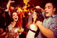 ¿Los jóvenes felices beben menos?