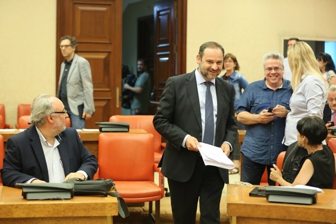 José Luis Ábalos en la reunió del Grup Parlamentari Socialista