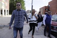 Belén Esteban llega arropada por Miguel a su juicio contra Toño Sanchís