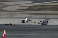 Los aeropuertos de Barajas y El Prat amanecen sin taxis por la huelga contra Uber y Cabify