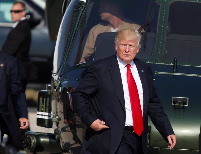 Trump en la base aérea de Sigonella, en Sicilia (Italia), tras la cumbre del G7