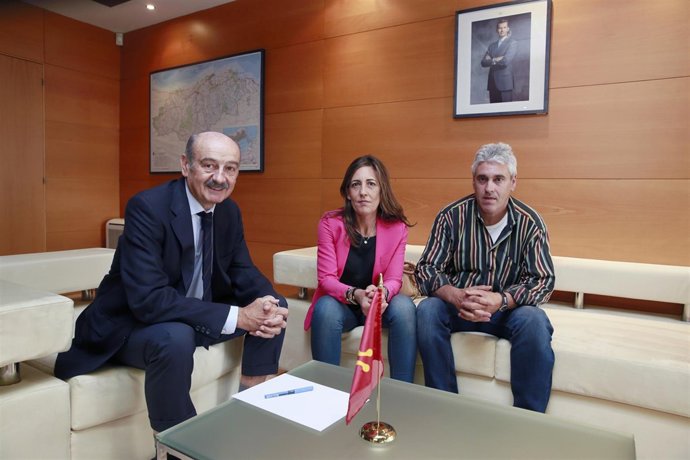 10:00 Despacho Del Consejero 
 El Consejero De Obras Públicas Y Vivienda, José M