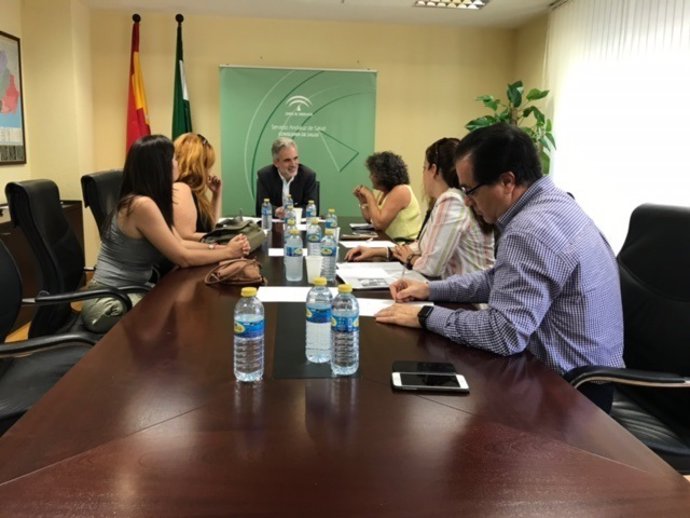 Reunión del consejero de Salud con la Asociación de Endometriosis