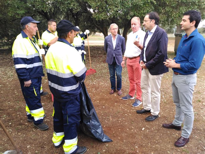 El alcalde y el concejal de Personal, en El Monte. 