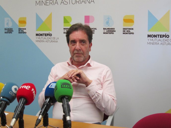 Presidente del Montepío y Mutualidad de la Minería Juan José González