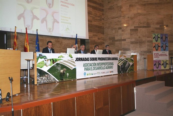 Olona en unas jornadas de desarrollo rural en el IAMZ