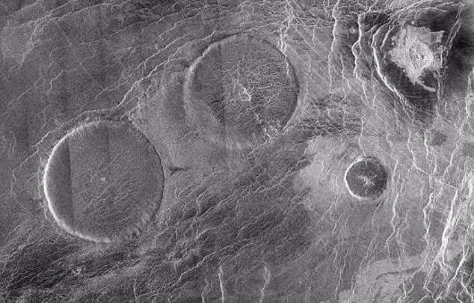 Volcanes planos en Venus